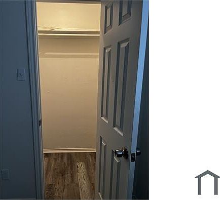5th image of 909 Francis St