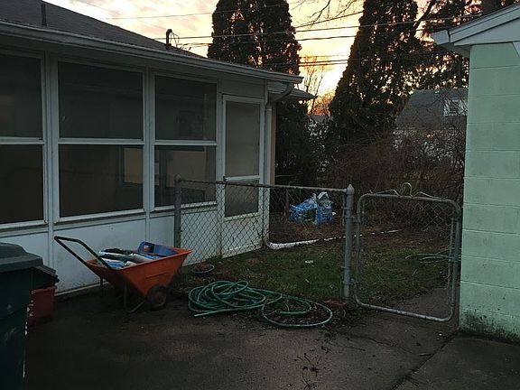 3rd image of 3850 Etna St