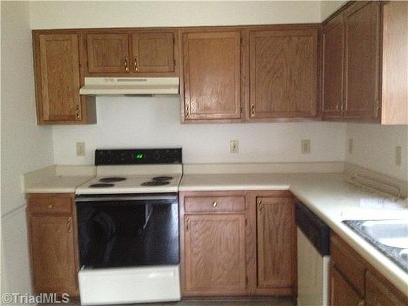 4th image of 1709 Saint Charles Ln