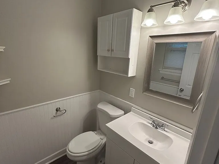 1747 Kings Way — Photo 12