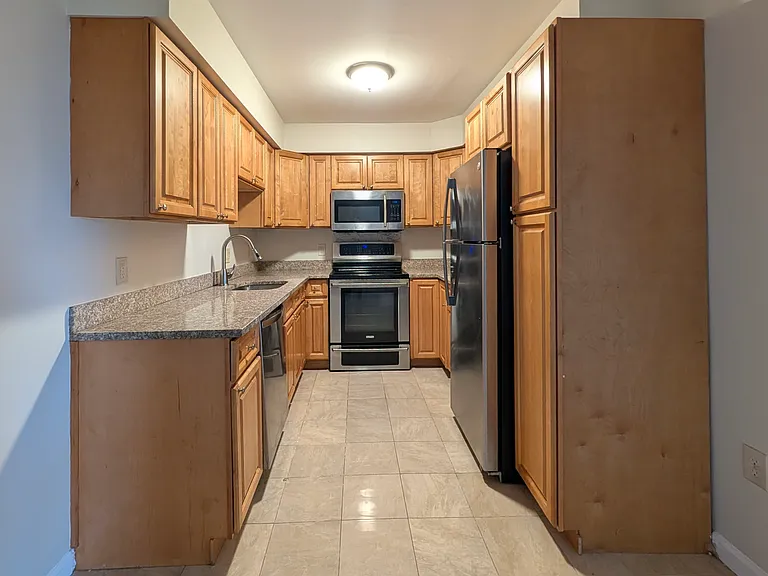 Oak Knoll Apartments — Photo 11
