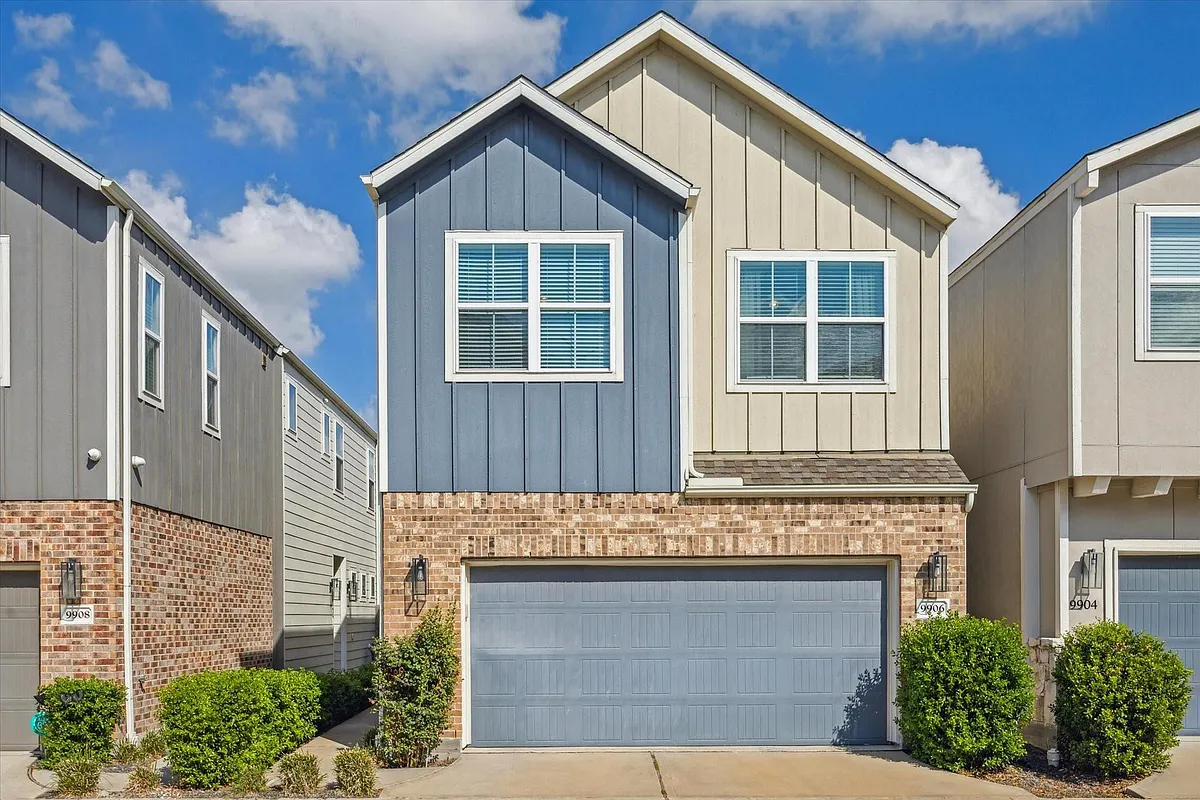 Building Photo - 9906 Brickhouse Dr