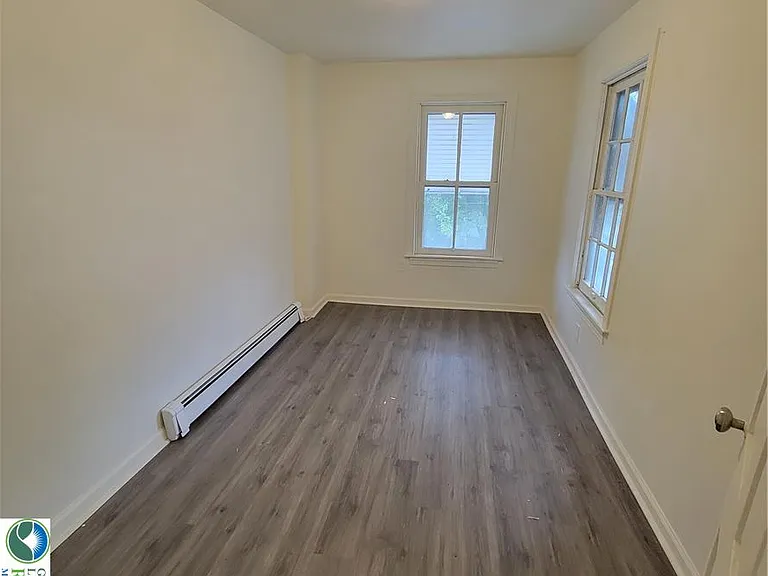 132 W Chew St — Photo 11
