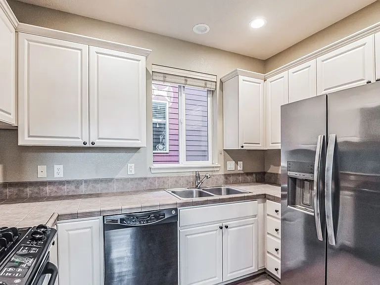 949 SE Tamango St — Photo 15