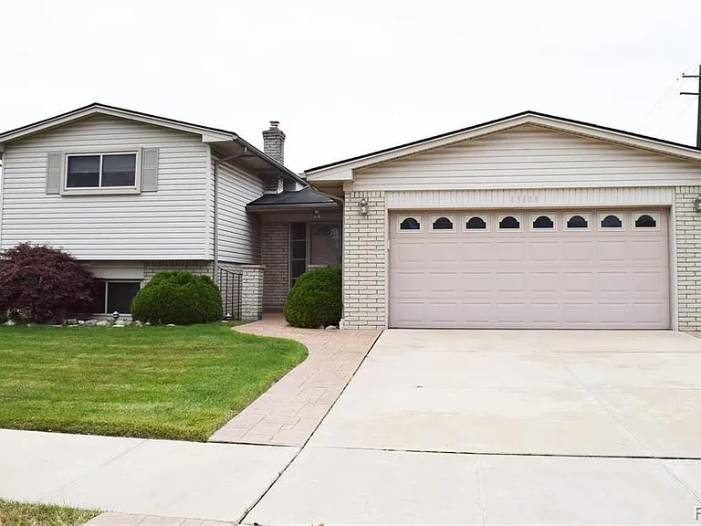 43608 Lombardy Dr — Photo 1
