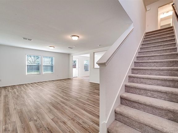 3rd image of 845 Poppy Cove Ln