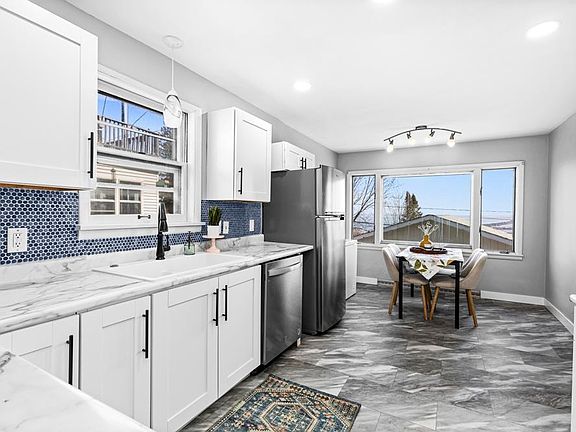 4th image of 714 W Skyline Pkwy