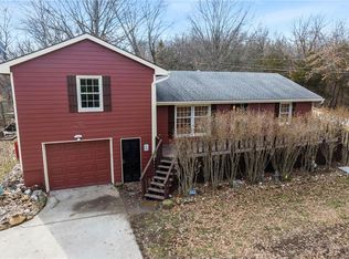 2601 Beach Dr, Oak Grove, MO 64075