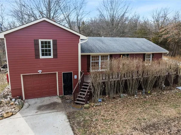 2601 Beach Dr, Oak Grove, MO 64075