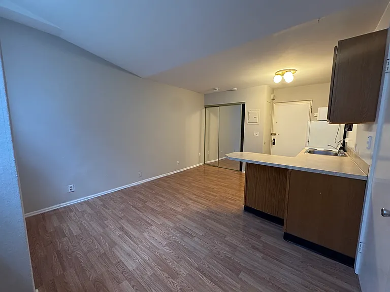 Sherwood Apartments — Photo 34