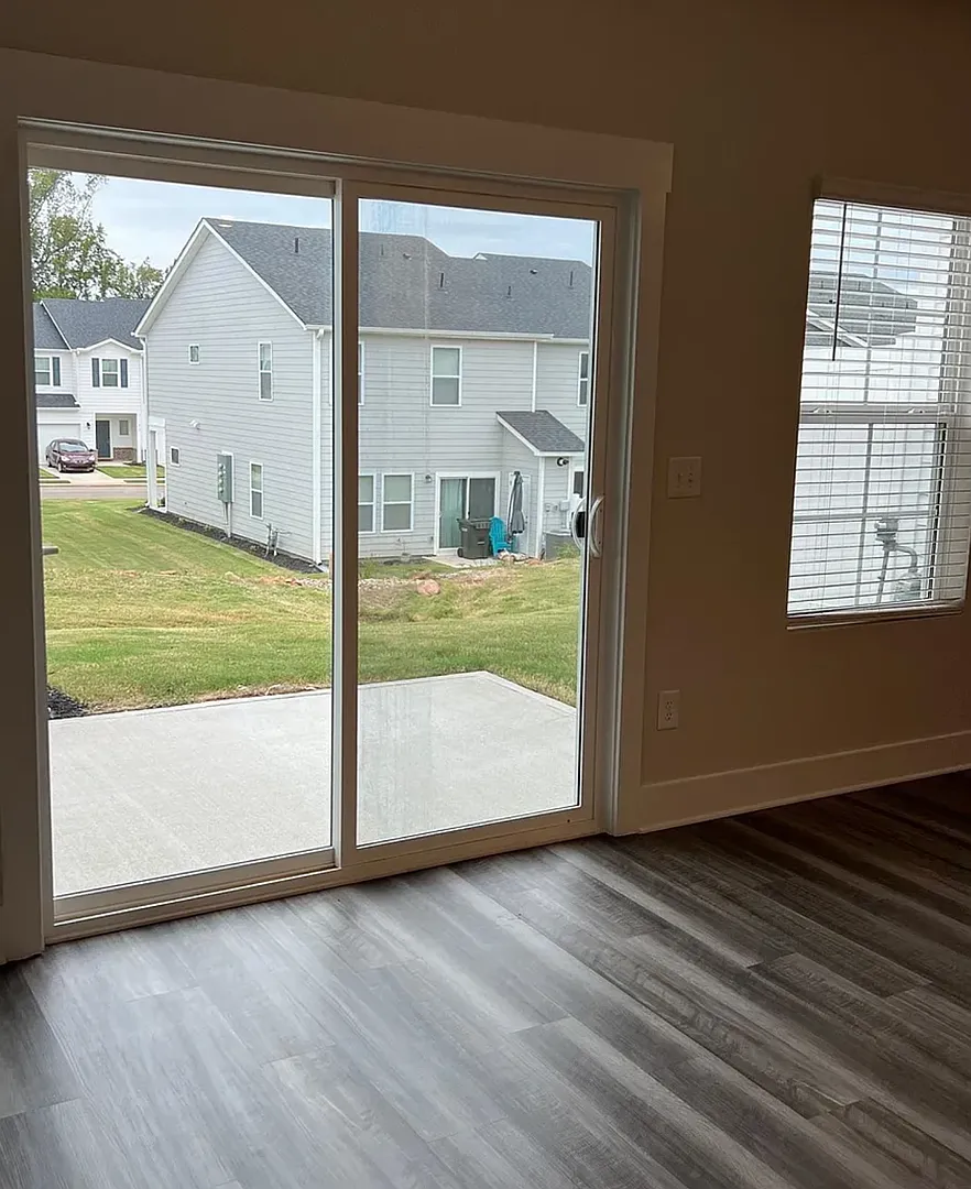Desirable 3/2.5 Townhome Available Now! — Photo 4