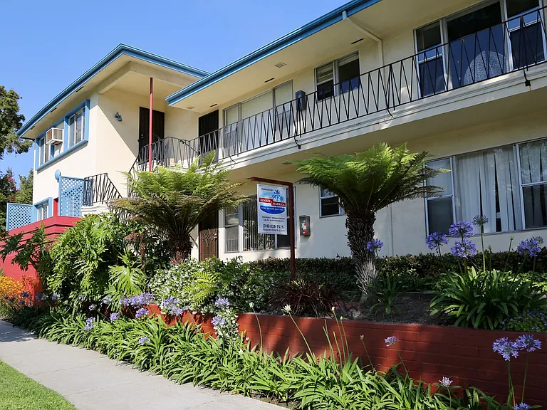 402 Montana Ave in Santa Monica - 4 blocks to the beach! — Photo 4