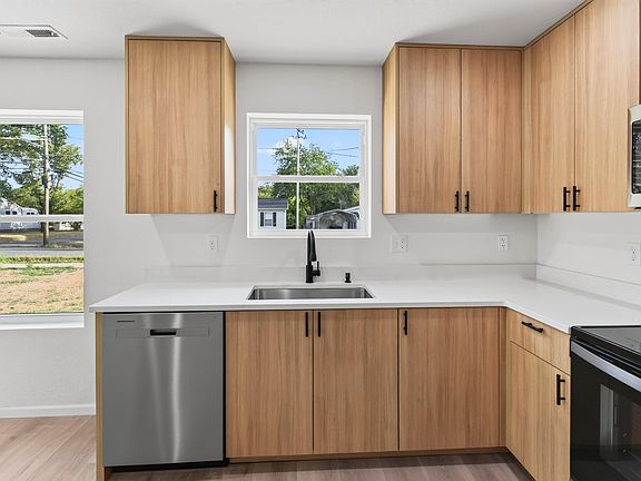 5th image of 1451 N Lexington Avenue