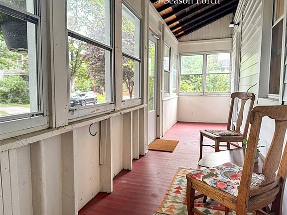 5th image of 209 E Yates St