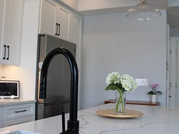 3rd image of 629 Washington St APT 2
