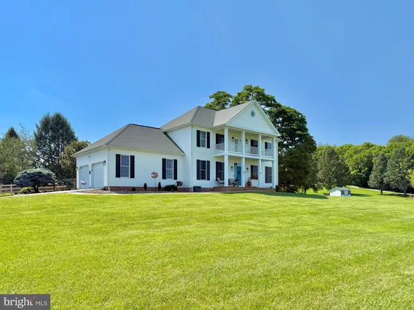 36 Justins Way, Falling Waters, WV 25419