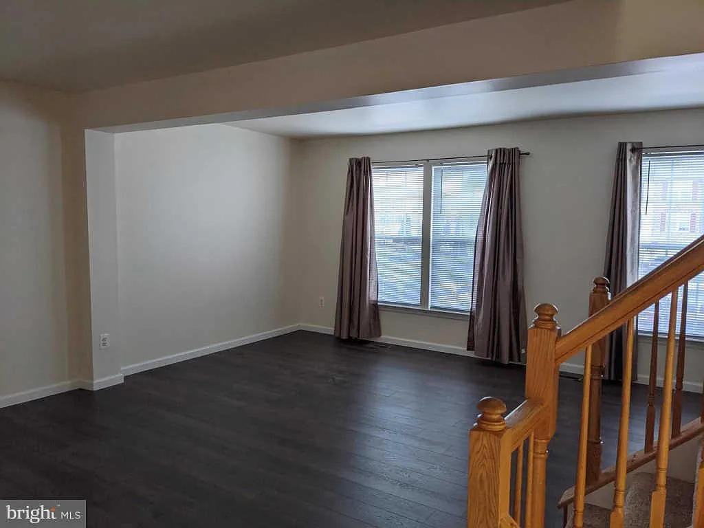 Building Photo - 625 Village Ct