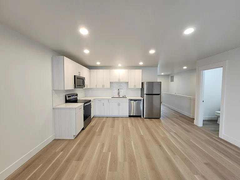 859 Duke Ln — Photo 5