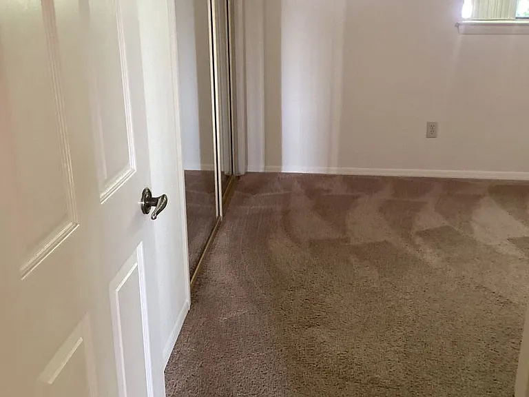 425-431 N Tiffany Dr — Photo 23