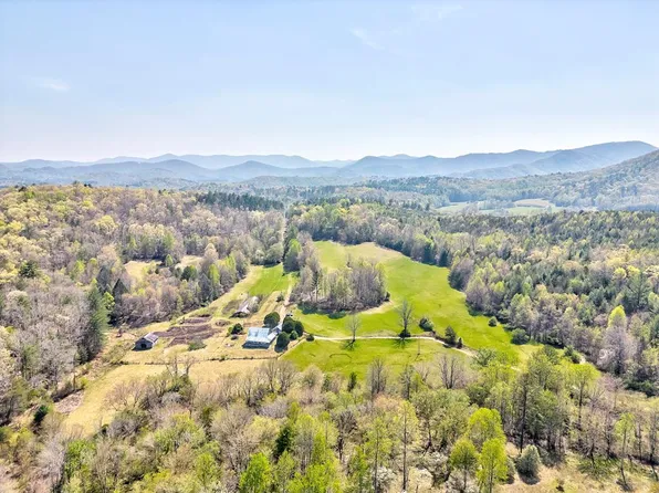 365 Waters Rd, Mc Caysville, GA 30555