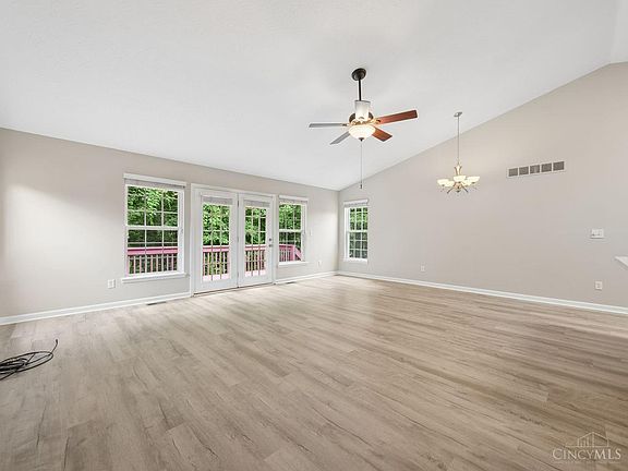 5th image of 300 Sackett Dr