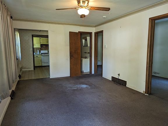 5th image of 903 Eastbrooke Dr