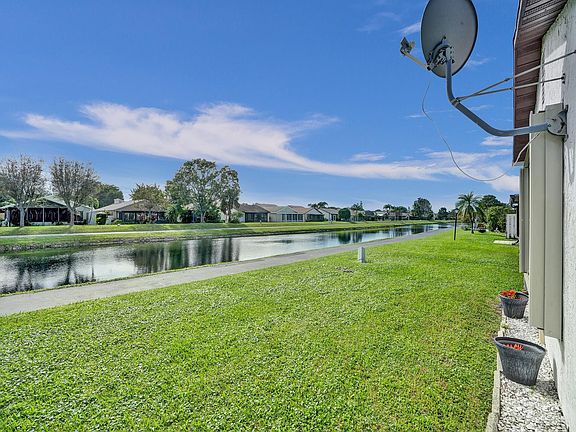 2nd image of 5094 Mirror Lakes Boulevard