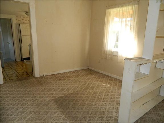3rd image of 1415 Russell Ave