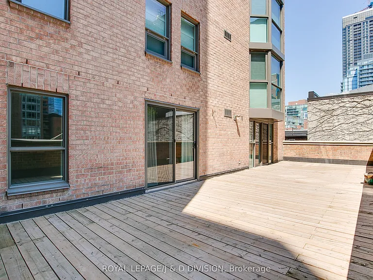 25 George St S #405 — Photo 32
