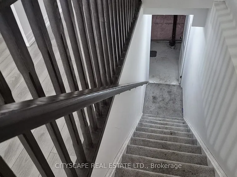 550 Grey St #28 — Photo 32
