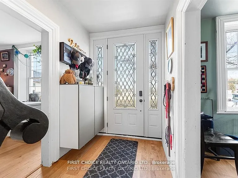 8 Campbell Reid Ct — Photo 2