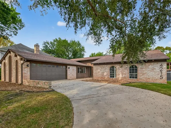 4215 Long Grove Dr, Seabrook, TX 77586