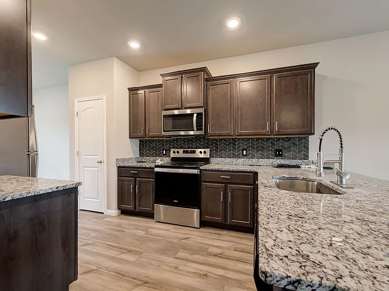 1609 Maroon Dr — Photo 15
