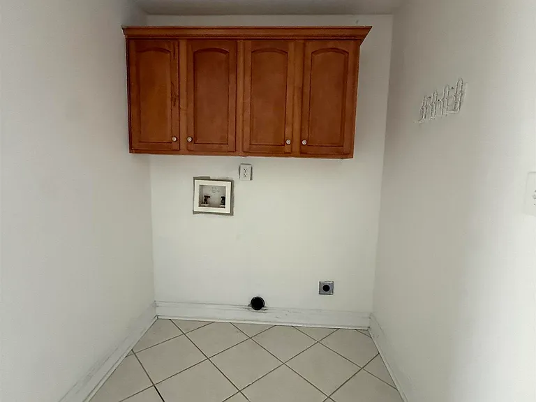 136 Roseine Dr — Photo 10