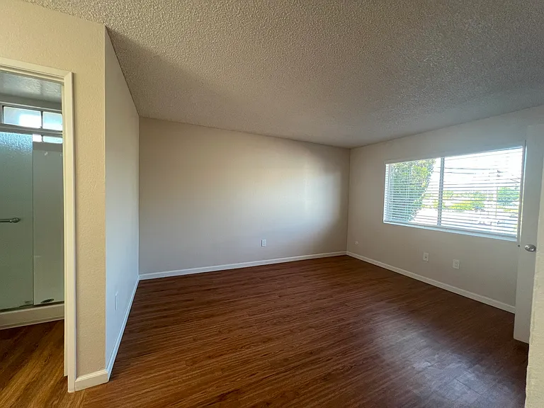 1389 E Lexington Ave E — Photo 18