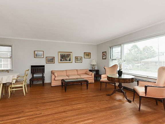 4th image of 21811 56th Ave