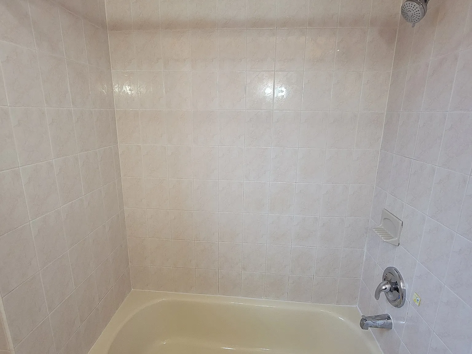 3 bed, 2598 sqft, $2,500 — Photo 4