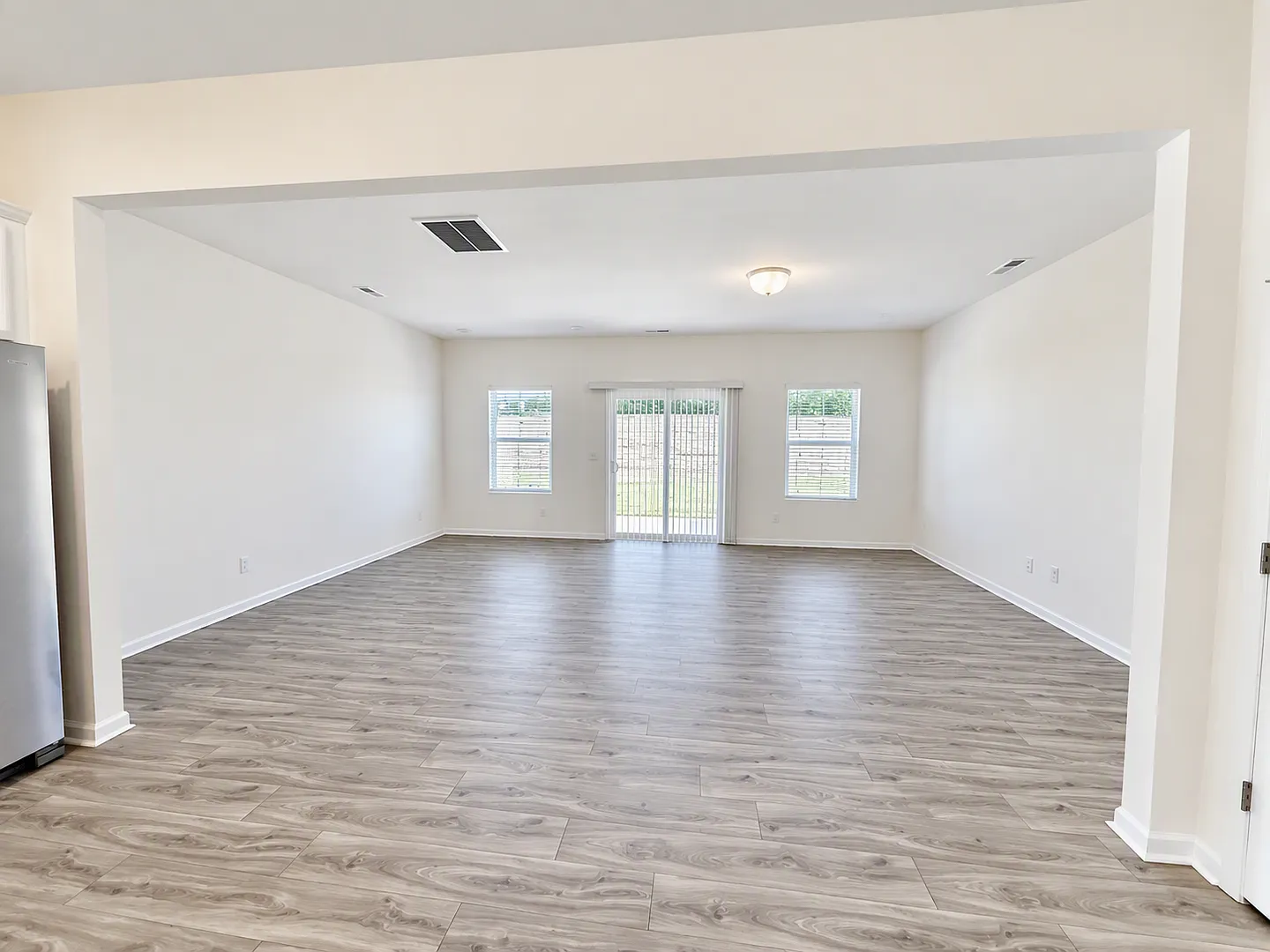 Modern 3 Bedroom Townhome in Prime Kannapolis Location - Available Nov. 13th — Photo 4