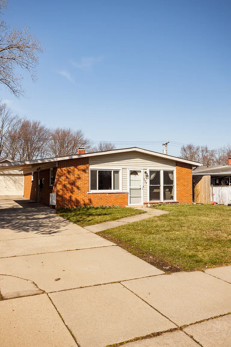 1629 Dulong Ave photo 1