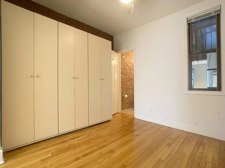 432 E 66th St #10 — Photo 5