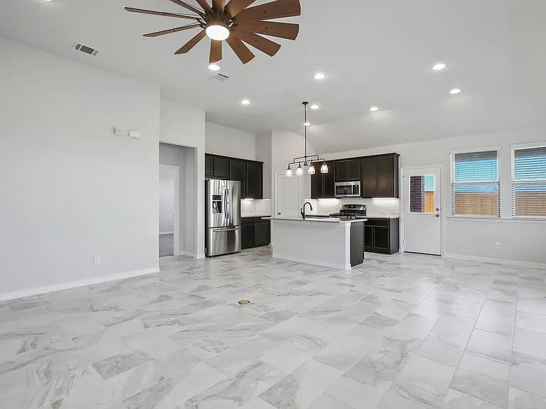 912 Slate Ln — Photo 23
