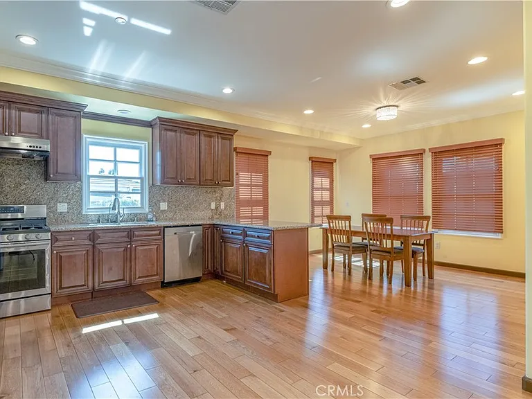 1120 Columbia Rd — Photo 5