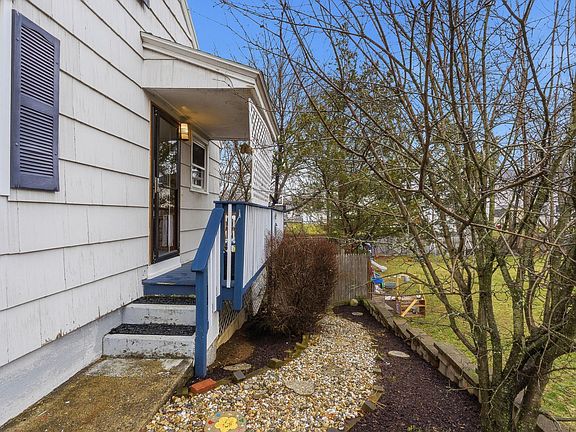 3rd image of 14 Acton Street