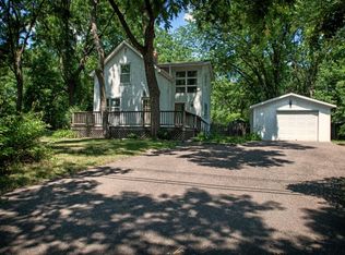 1079 Shryer Ave W, Roseville, MN 55113