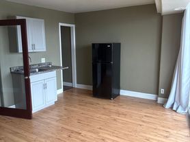 N Arlington Ave 100 C D E (Rent Up)