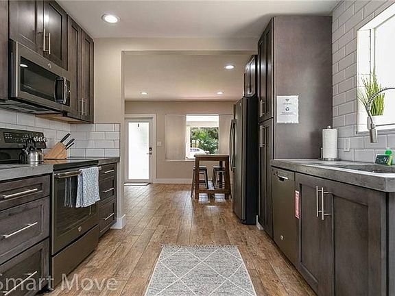 2nd image of 825 SW 11th Ct