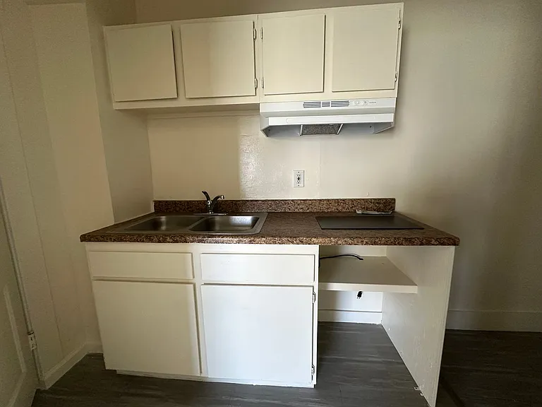 901 S Vermont Ave — Photo 10