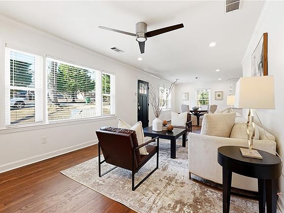 4th image of 2629 Henderson Rd