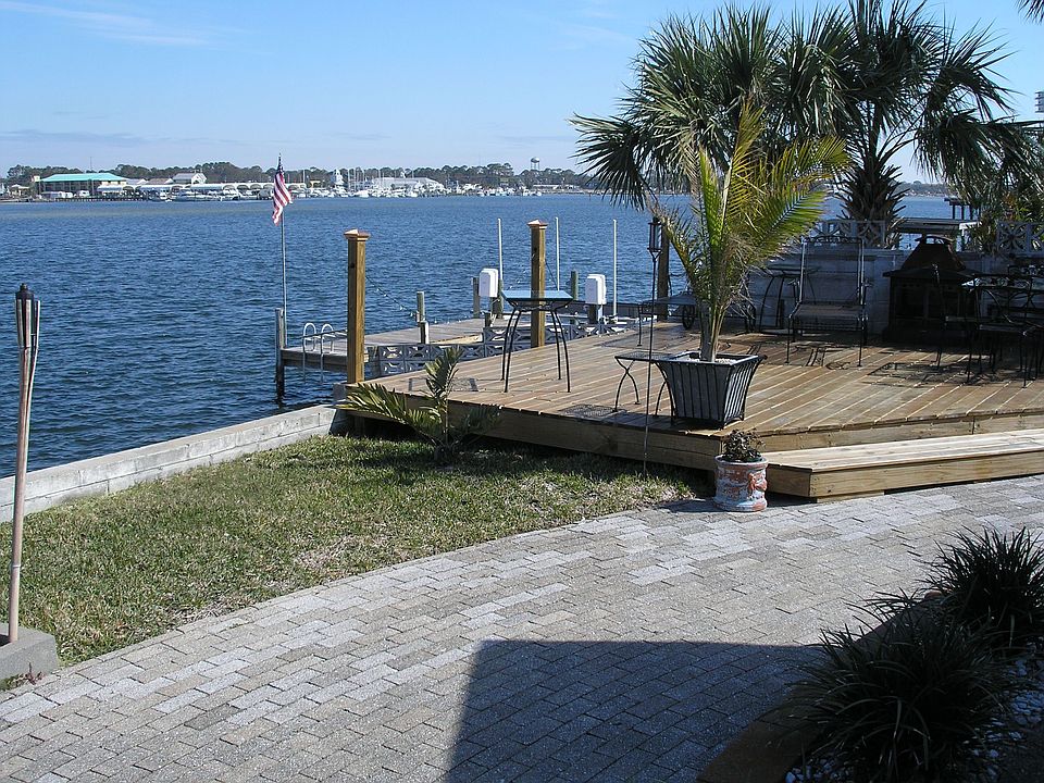 Deck overlooking Sound