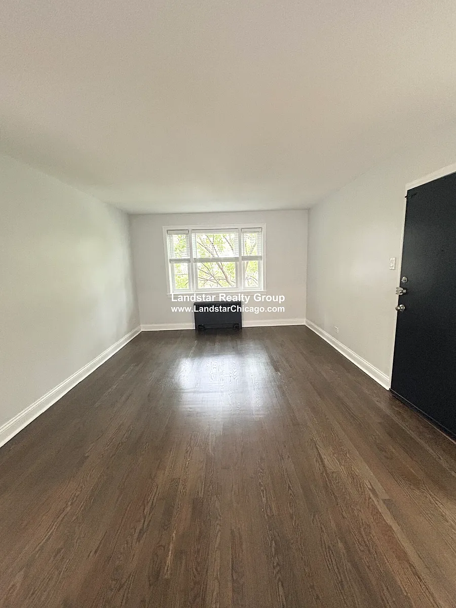 Building Photo - 2729 W Berwyn Ave #2